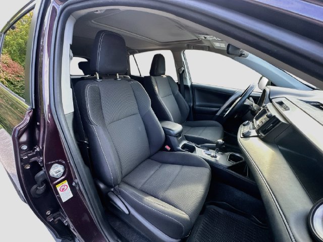 Used 2018 Toyota RAV4 XLE AWD/4WD image 27