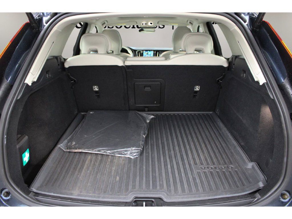 Used 2024 Volvo XC60 B5 Core w/ Protection Package Premier AWD/4WD image 30