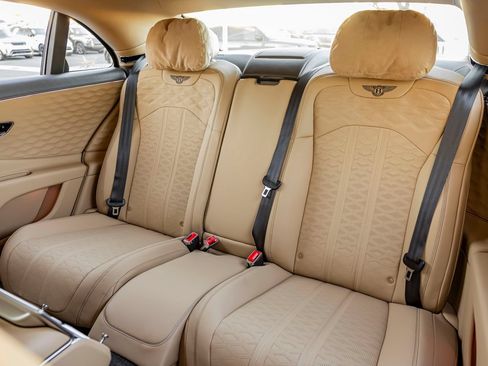 Used 2025 Bentley Flying Spur Plug-In Hybrid AWD/4WD image 26