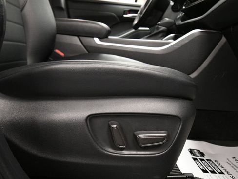 Used 2023 Toyota Highlander XLE image 31