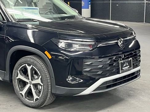 New 2026 Volkswagen Tiguan SE image 42