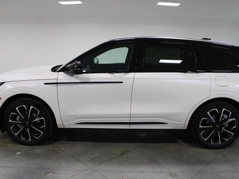 New 2026 Lincoln Nautilus Reserve image 5