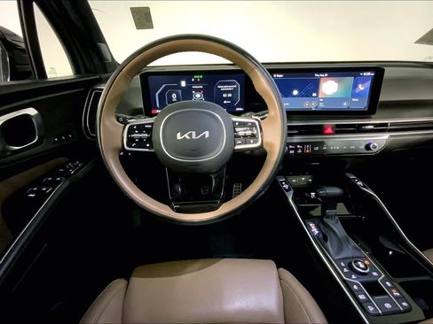 Certified 2025 Kia Sorento SX Prestige w/ Olive Brown Leather Package AWD/4WD image 5