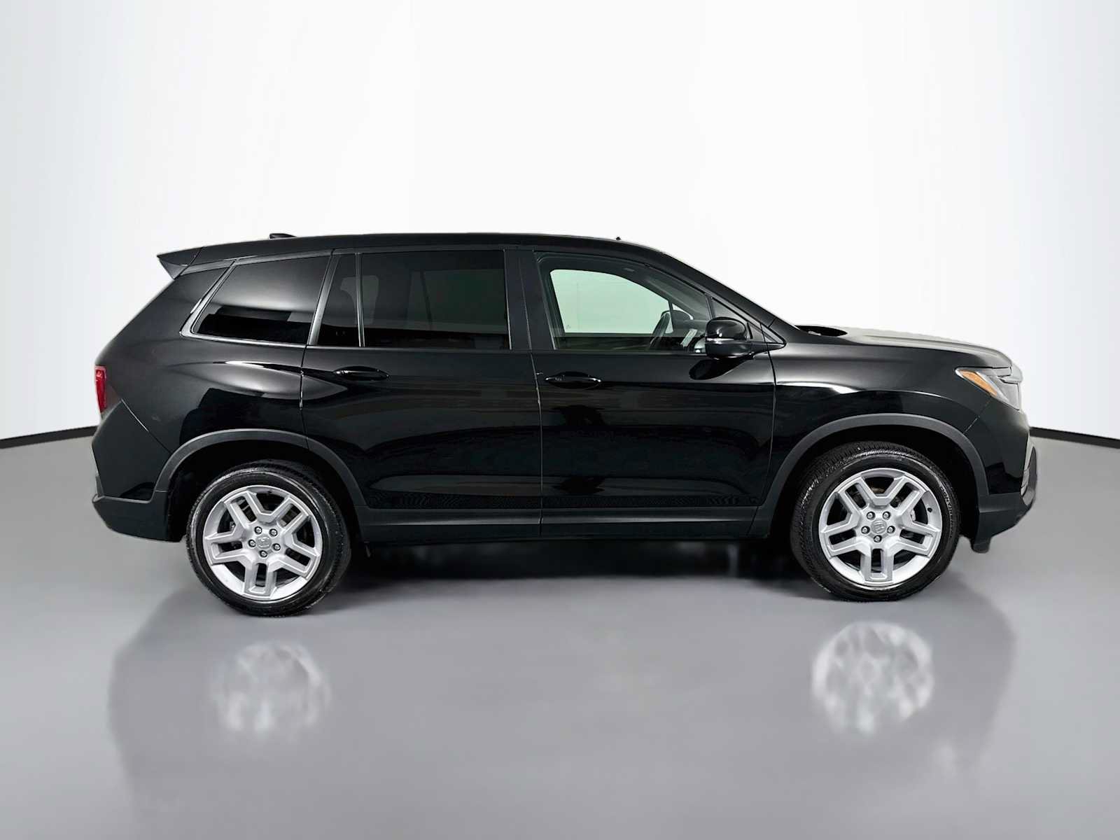 Certified 2025 Honda Passport EX-L image 8