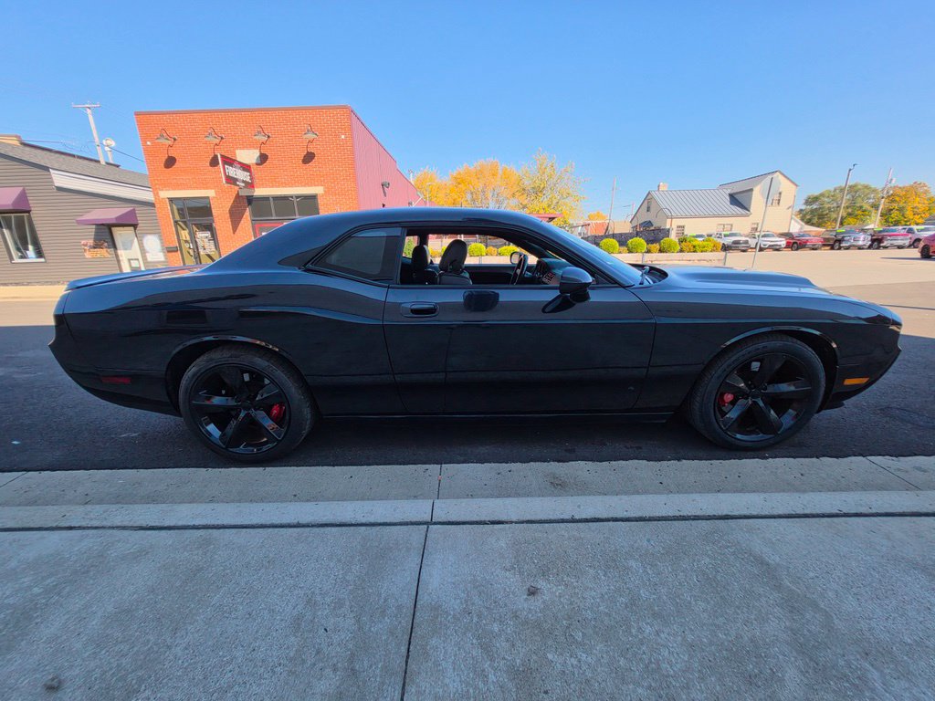 Used 2009 Dodge Challenger SRT8 w/ SRT Option Group II RWD image 2