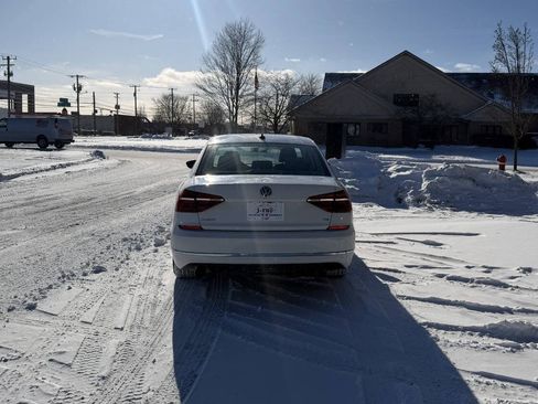 Used 2018 Volkswagen Passat 2.0T S image 7