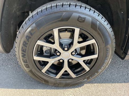 Used 2023 Jeep Grand Cherokee L Limited AWD/4WD image 22