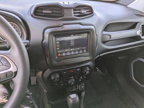 Used 2020 Jeep Renegade Latitude image 11