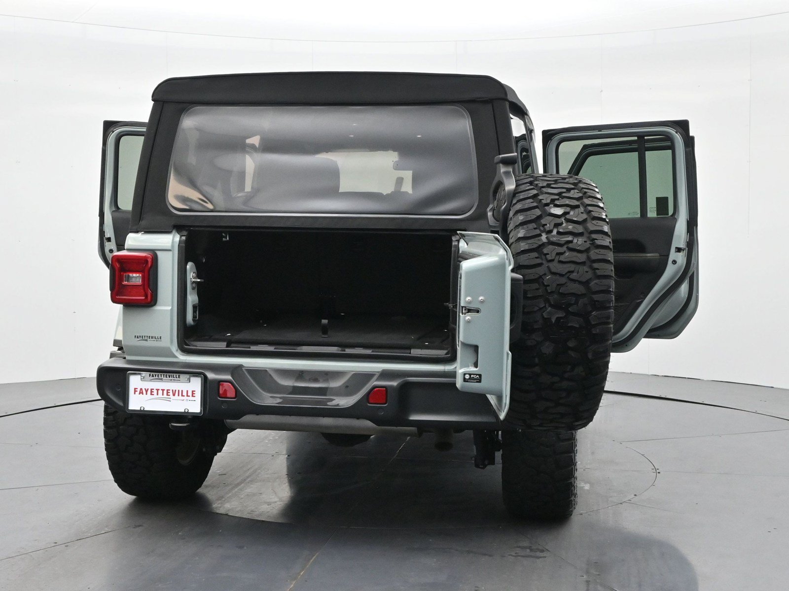 Used 2024 Jeep Wrangler Unlimited Sahara w/ Safety Group AWD/4WD image 35