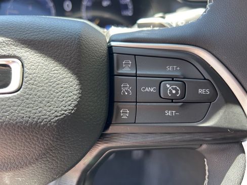 Used 2025 Jeep Grand Cherokee L Altitude AWD/4WD image 15