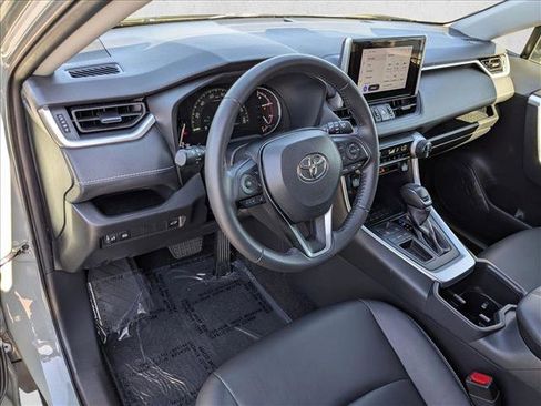 Used 2023 Toyota RAV4 XLE Premium image 10