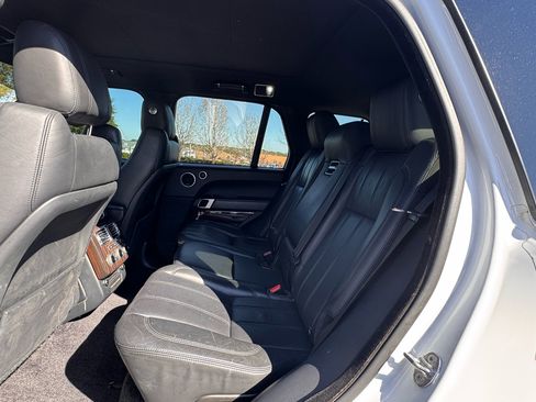 Used 2017 Land Rover Range Rover HSE image 16
