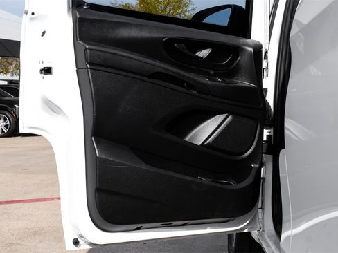 Used 2023 Mercedes-Benz Metris image 41