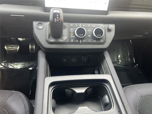 Used 2024 Land Rover Defender 110 V8 AWD/4WD image 16