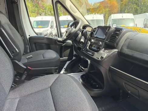 Used 2025 RAM ProMaster 2500 FWD image 13
