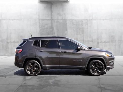 Used 2018 Jeep Compass Latitude FWD image 5