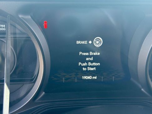 Used 2025 Jeep Wrangler Unlimited Sahara AWD/4WD image 10