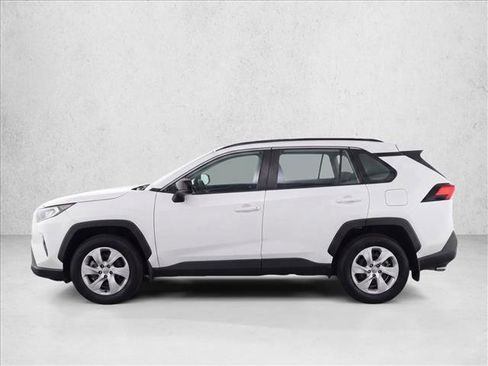 Used 2020 Toyota RAV4 LE image 4