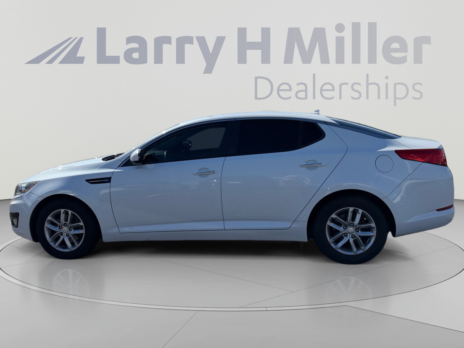 Used 2013 Kia Optima LX FWD image 2