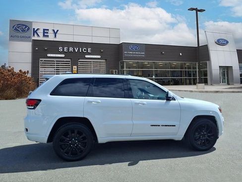 Used 2019 Jeep Grand Cherokee Altitude AWD/4WD image 4