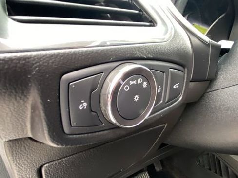 Used 2018 Ford Edge Titanium w/ Equipment Group 301A AWD/4WD image 19