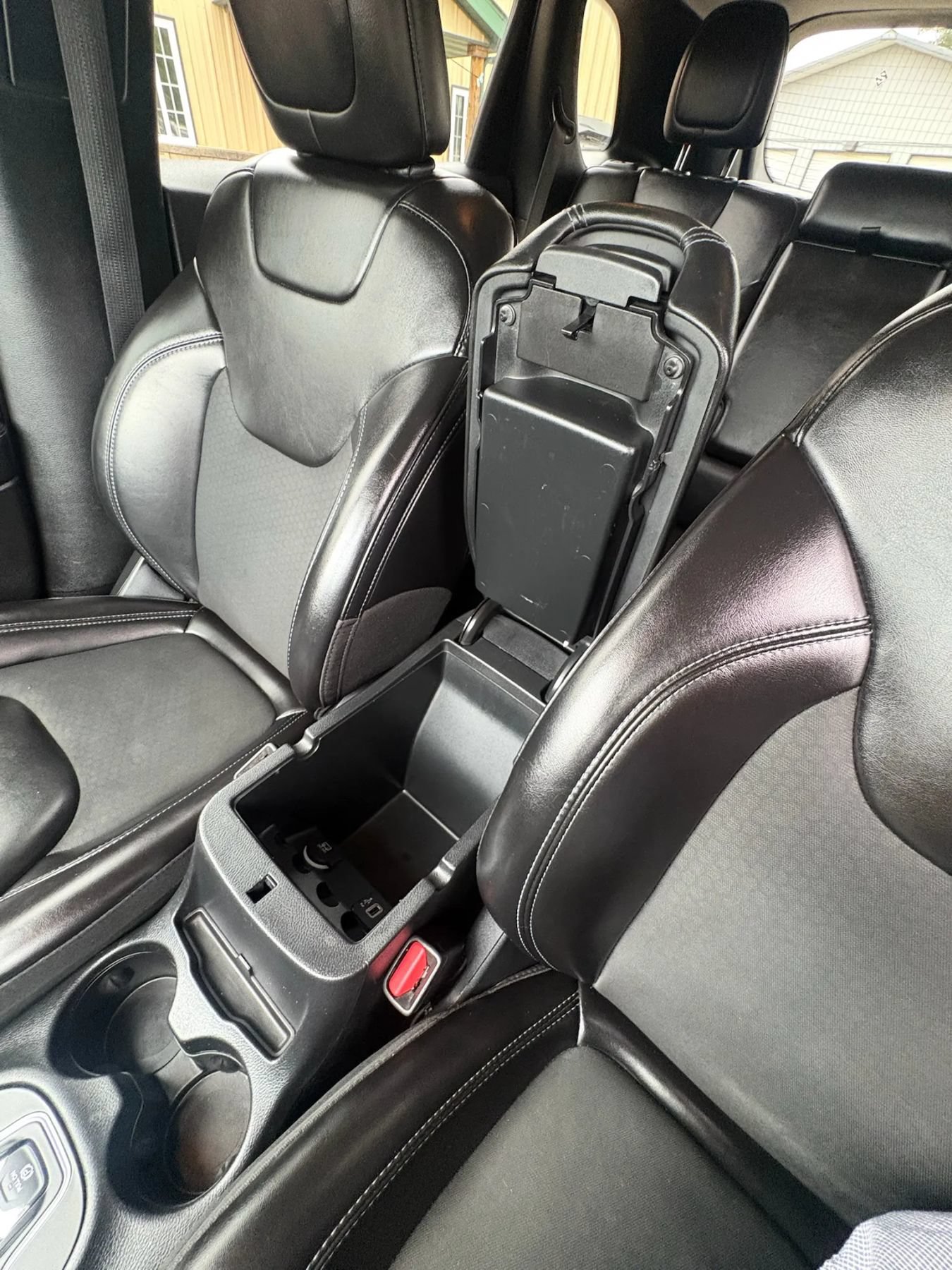 Used 2019 Jeep Cherokee Latitude Plus AWD/4WD image 29