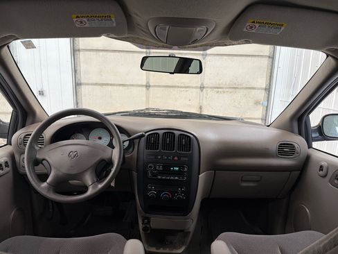 Used 2002 Dodge Caravan SE image 26