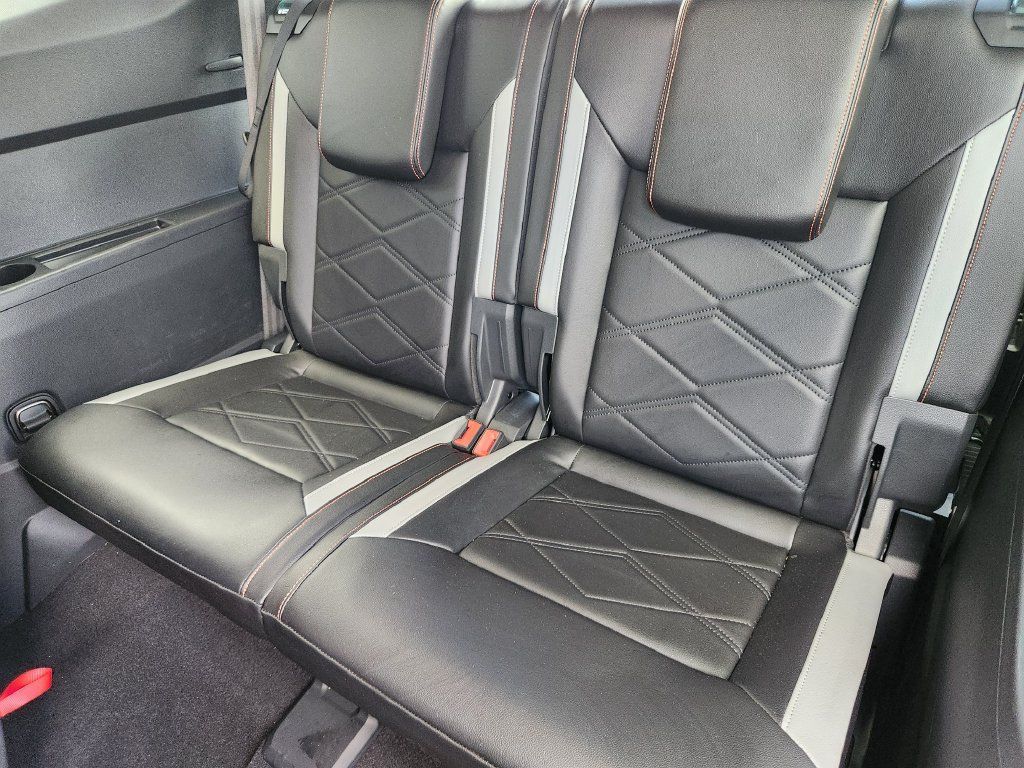 Used 2024 Volkswagen Atlas Peak Edition SEL AWD/4WD image 22