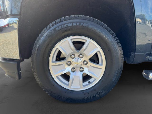 Used 2018 Chevrolet Silverado 1500 LT w/ All Star Edition AWD/4WD image 7