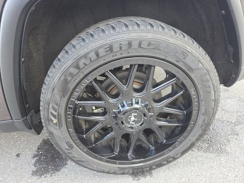 Used 2021 Jeep Grand Cherokee Laredo X AWD/4WD image 27