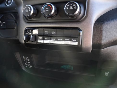 Used 2022 RAM 2500 Tradesman w/ Chrome Appearance Group AWD/4WD image 13