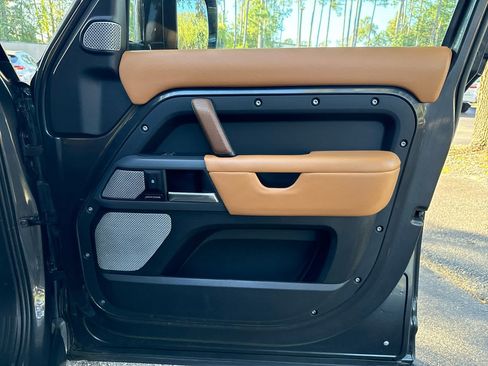 Used 2023 Land Rover Defender 130 X image 19