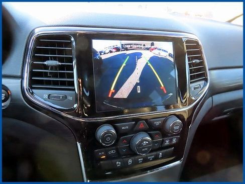 Certified 2022 Jeep Grand Cherokee Laredo X image 14