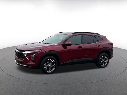 Used 2025 Chevrolet Trax LT image 8