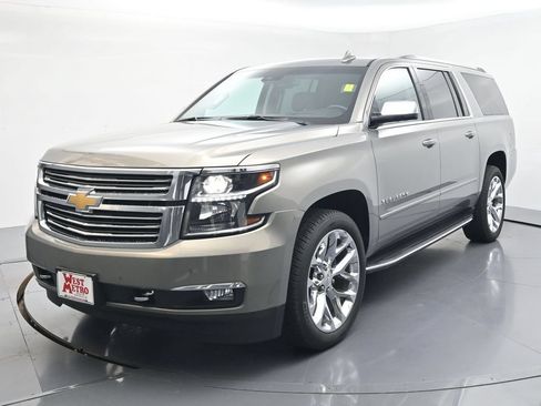 Used 2019 Chevrolet Suburban Premier AWD/4WD image 3