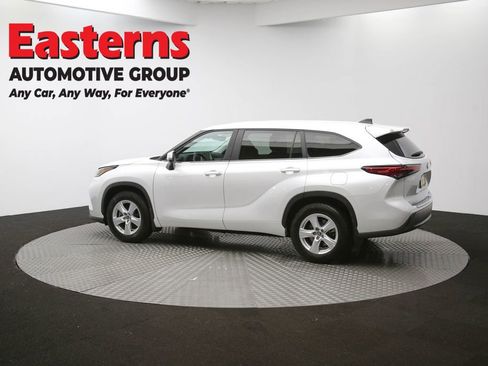 Used 2023 Toyota Highlander LE image 62