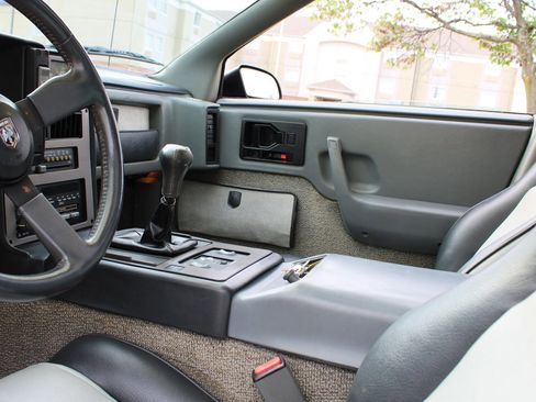 Used 1987 Pontiac Fiero GT RWD image 9