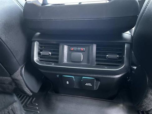 Used 2022 Ford F150 Lariat w/ Equipment Group 502A High image 17