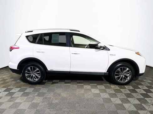 Used 2016 Toyota RAV4 XLE AWD/4WD image 8
