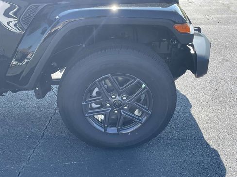 New 2025 Jeep Gladiator Sport image 35