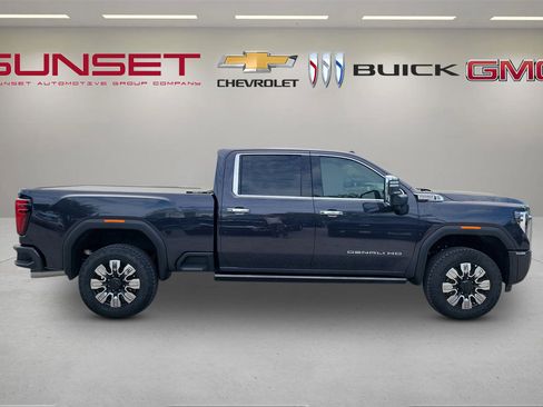 Certified 2025 GMC Sierra 2500 Denali w/ Denali Reserve Package AWD/4WD image 3