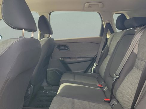 Used 2021 Nissan Rogue S image 12