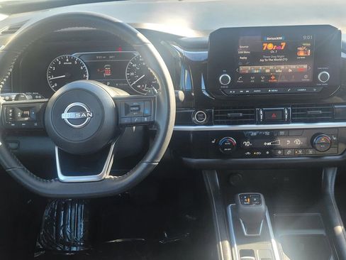 Used 2024 Nissan Pathfinder SV AWD/4WD image 16