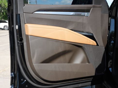 Used 2026 Cadillac Escalade Luxury w/ Touring Package image 19