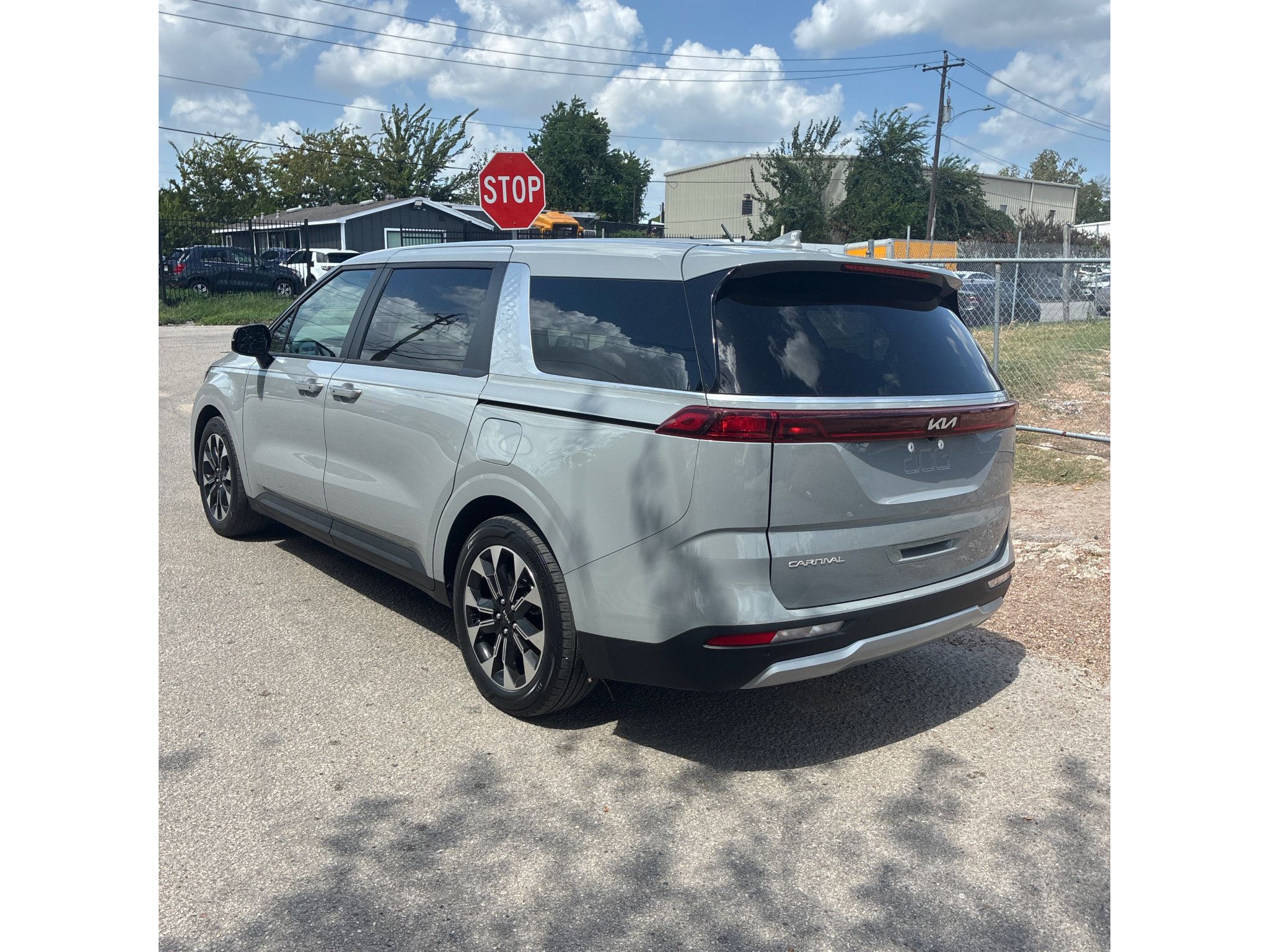 Used 2024 Kia Carnival EX FWD image 7