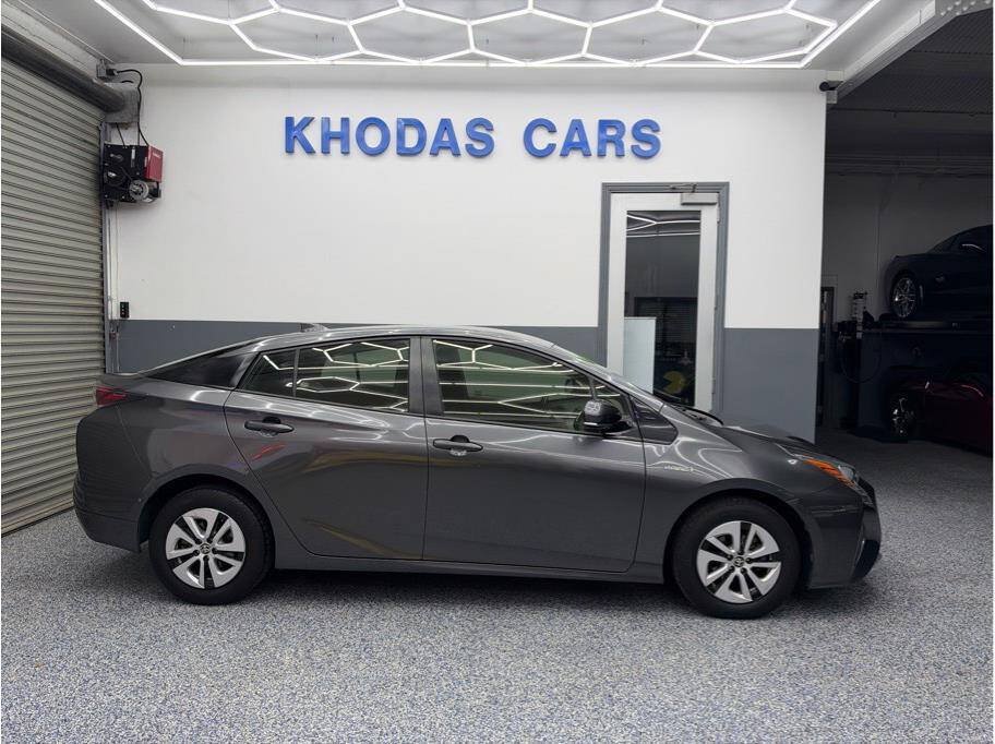 Used 2018 Toyota Prius Three FWD image 5