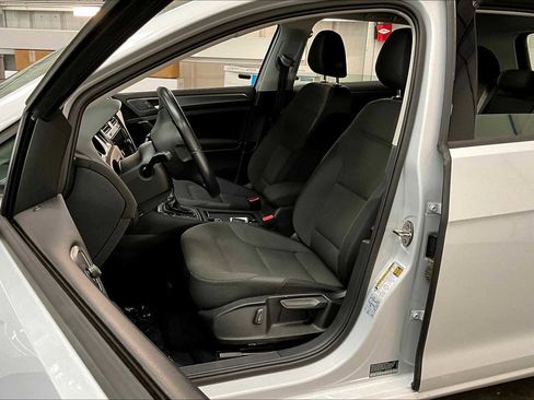 Used 2019 Volkswagen e-Golf SE w/ Driver Assistance Package image 26