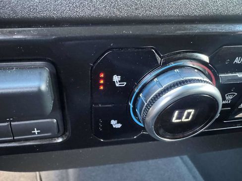 Used 2025 GMC Sierra 1500 SLT AWD/4WD image 28