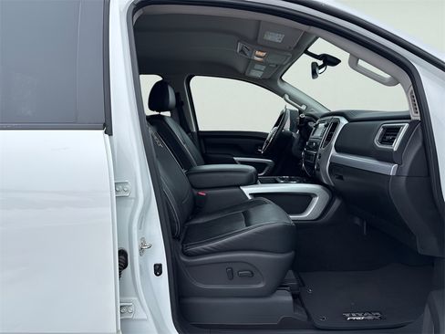 Used 2018 Nissan Titan PRO-4X image 10