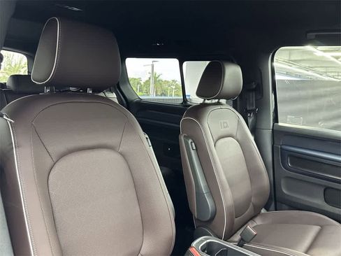 New 2025 Volkswagen ID. Buzz Pro S image 33